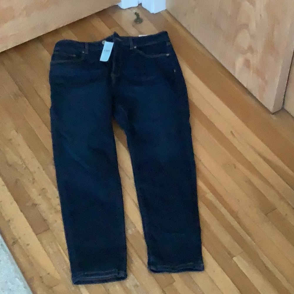 Loft Skinny Jeans in Petite 8/29. Never worn. Called The Skinny